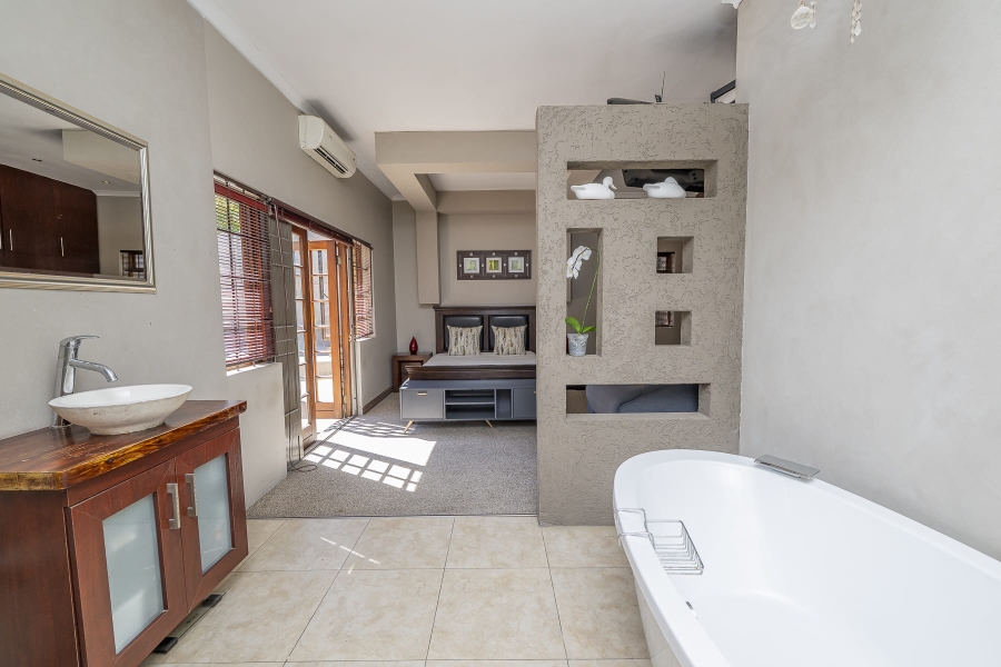 4 Bedroom Property for Sale in Protea Heights Western Cape